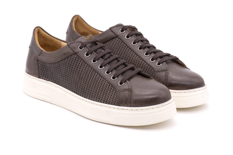 Sneaker pelle forata