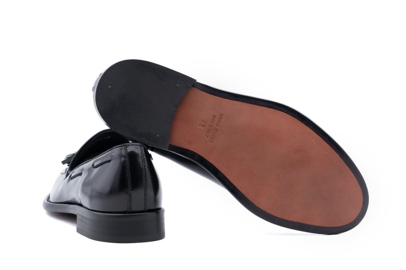Mocassino con nappine in spazzolato