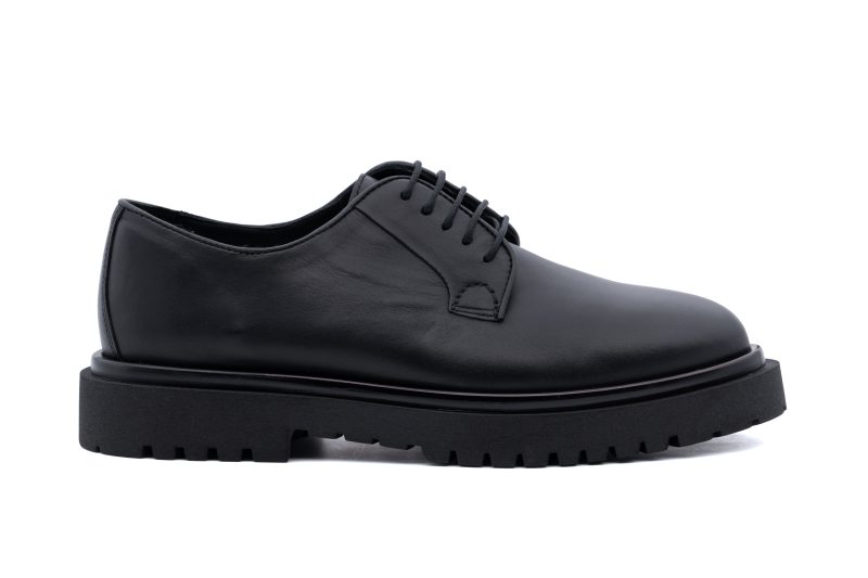 Derby stringata in pelle