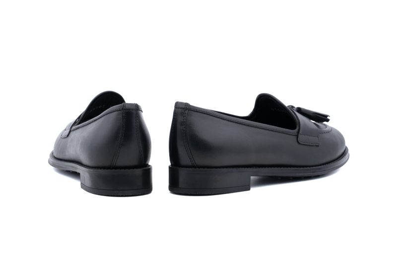 Mocassino in pelle con nappine