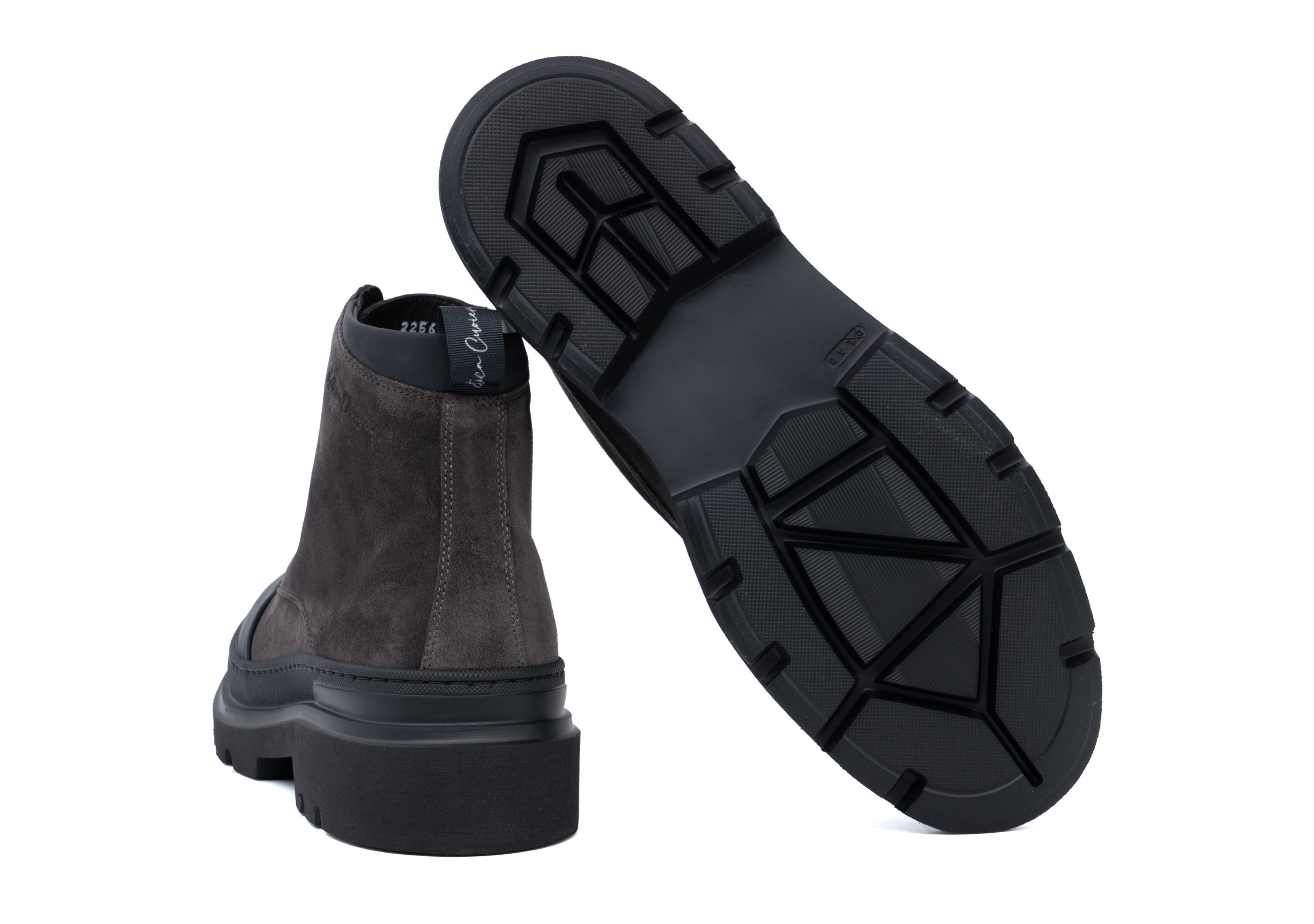 Stivaletto stringato gommato