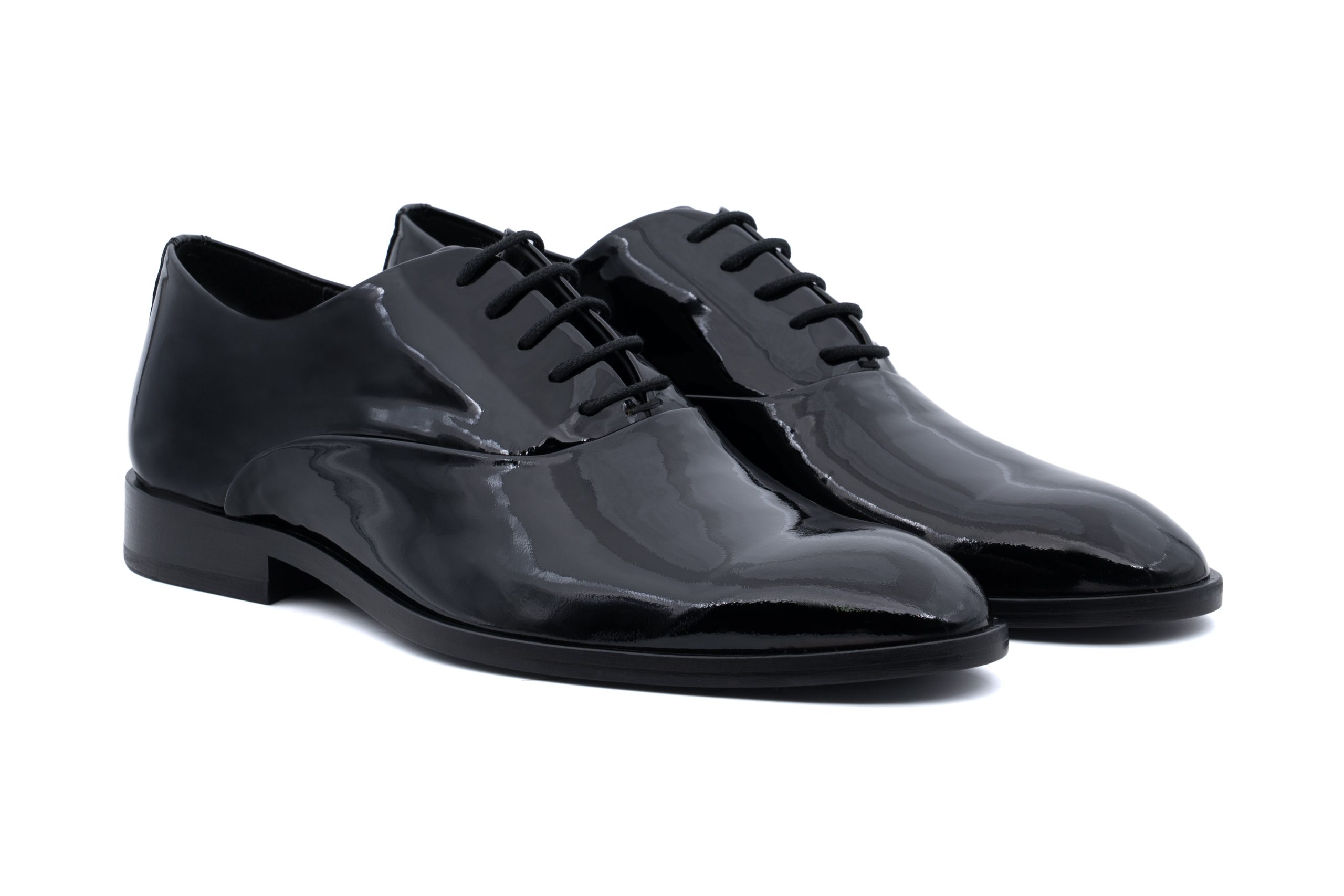 Stringata in vernice nera