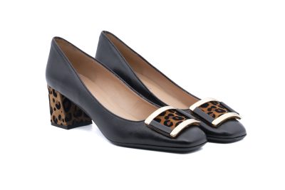 Décolleté in pelle con dettagli leopard