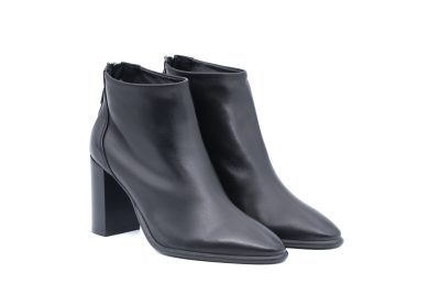 Stivaletto con tacco largo in Pelle Nera
